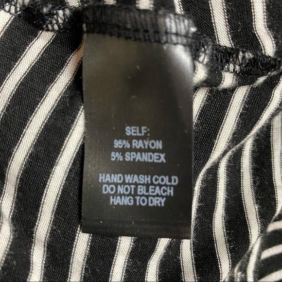 LULU'S Black & White Striped Mock T-Neck L - Picture 6 of 7